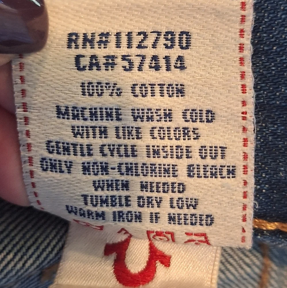 True Religion Bobby Jeans 32x31.5  Made In USA Cotton Lightly Distressed